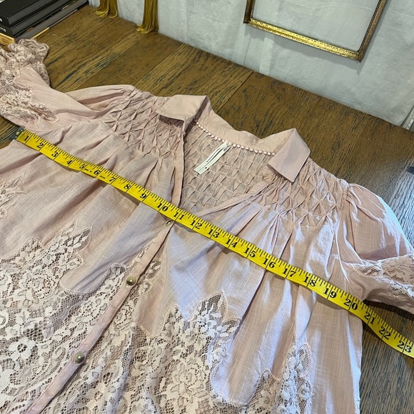 BY ANTHROPOLOGIE • Lace Blouse with Shirred Details • Size XS - Picture 6 of 9